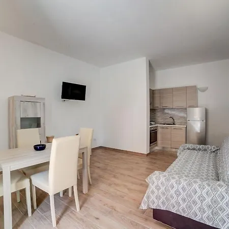 Pensión Domus 4*
