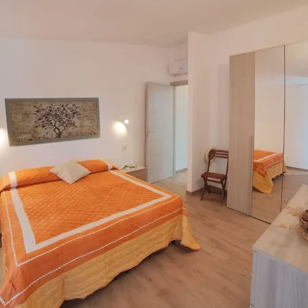 Domus Pensión 3*